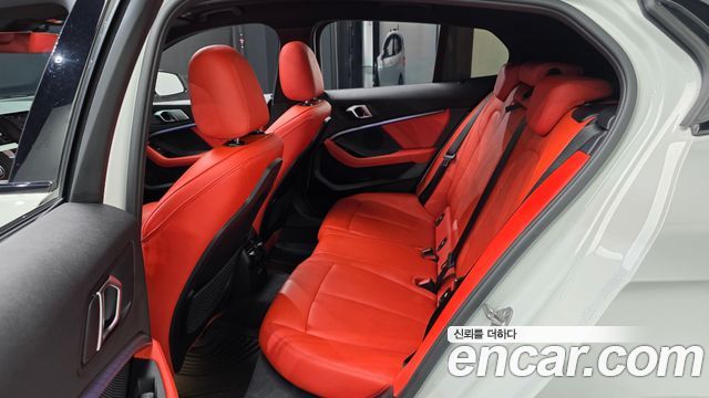 BMW 1-Series 2021 — photo 17