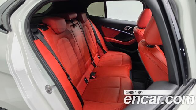 BMW 1-Series 2021 — photo 18