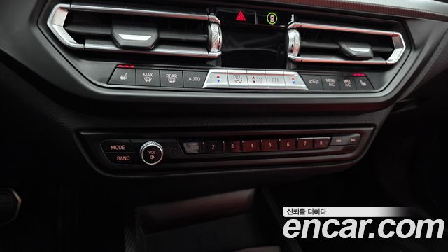 BMW 1-Series 2021 — photo 24