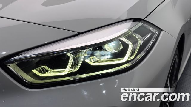BMW 1-Series 2021 — photo 8