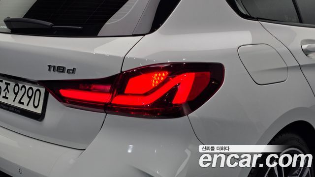 BMW 1-Series 2021 — photo 9