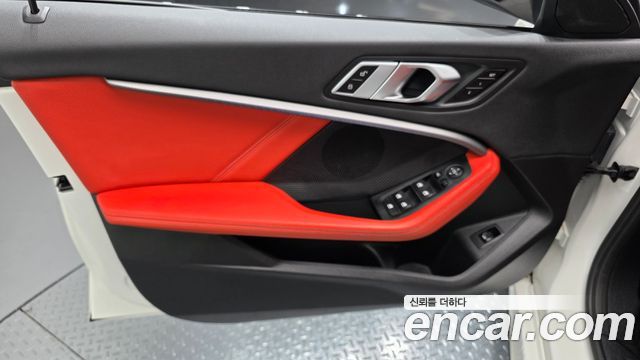 BMW 1-Series 2021 — photo 14