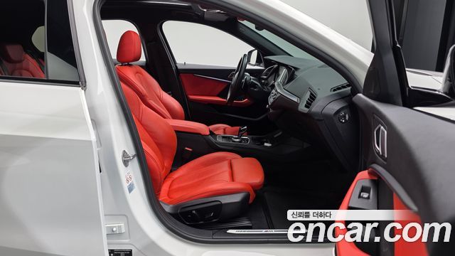 BMW 1-Series 2021 — photo 16