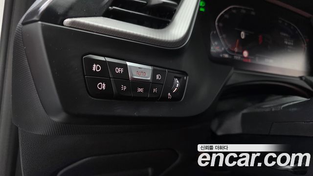 BMW 1-Series 2021 — photo 28