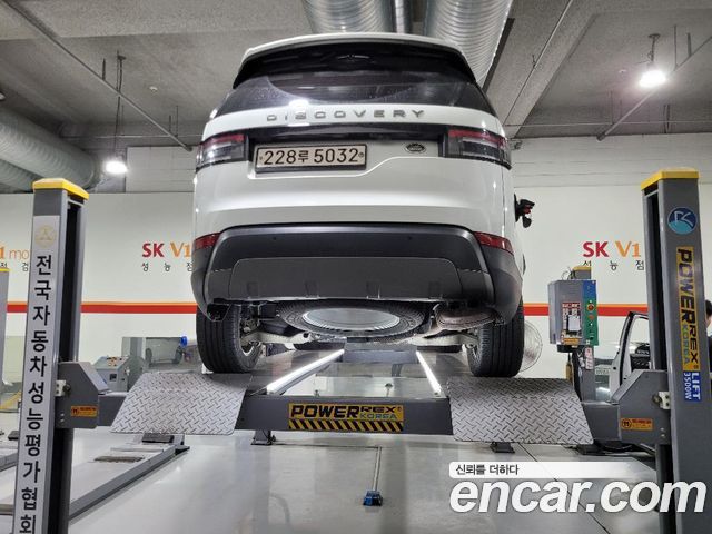 Land Rover Discovery 2018 — photo 2