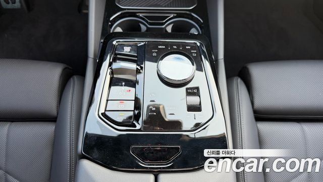 BMW 5-Series 2024 — photo 9
