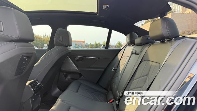 BMW 5-Series 2024 — photo 10