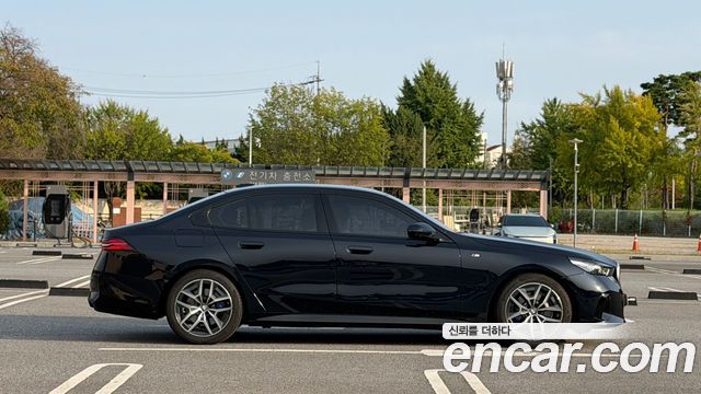 BMW 5-Series 2024 — photo 12