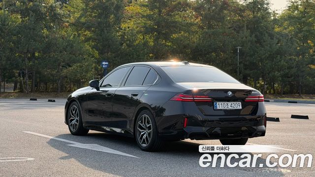 BMW 5-Series 2024 — photo 13