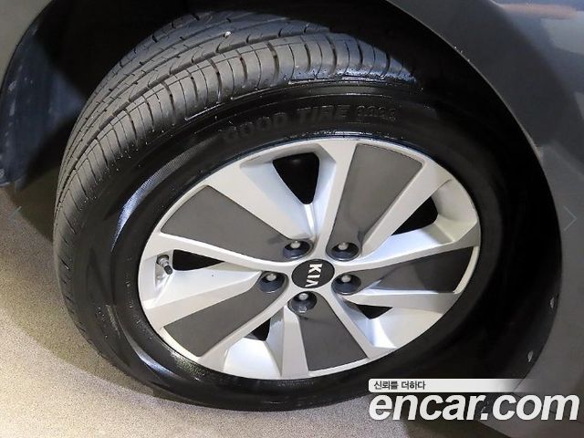 Kia K7 2017 — photo 20