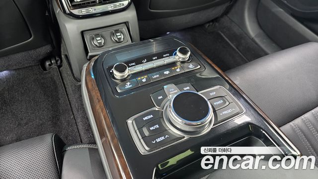 Genesis EQ900 2018 — photo 28