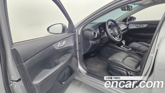 Kia K3 2023 — photo 13