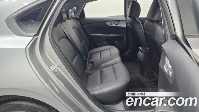 Kia K3 2023 — photo 22