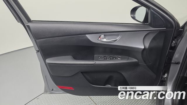 Kia K3 2023 — photo 14