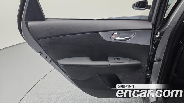 Kia K3 2023 — photo 15