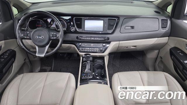 Kia Canival 2016 — photo 10