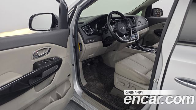Kia Canival 2016 — photo 13