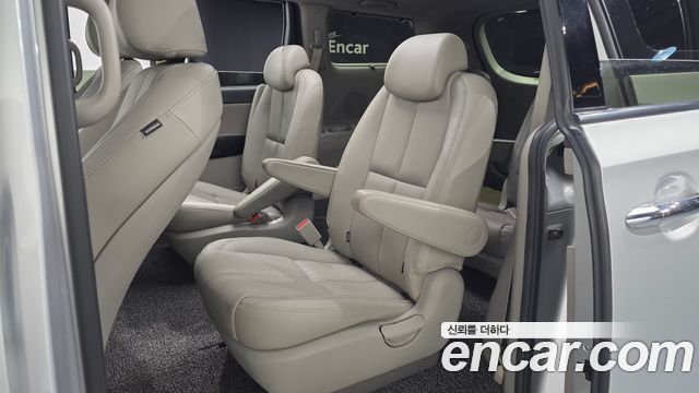 Kia Canival 2016 — photo 17