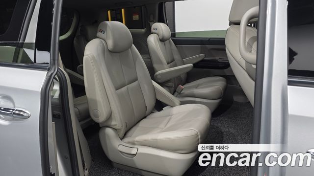 Kia Canival 2016 — photo 18