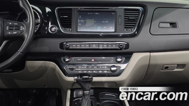 Kia Canival 2016 — photo 19