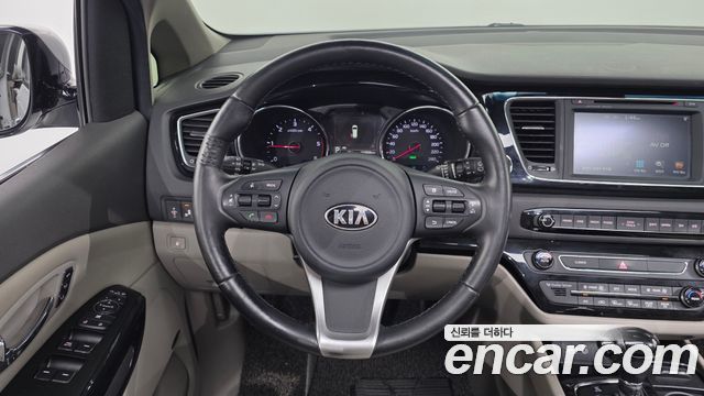 Kia Canival 2016 — photo 20