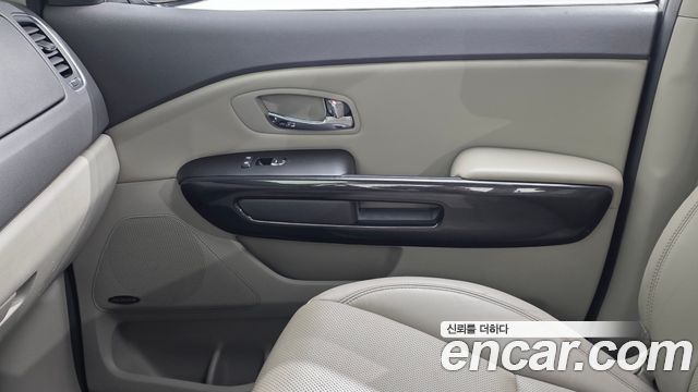 Kia Canival 2016 — photo 15