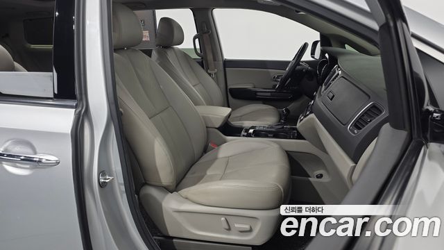 Kia Canival 2016 — photo 16