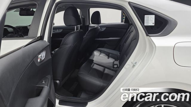 Kia K3 2022 — photo 17