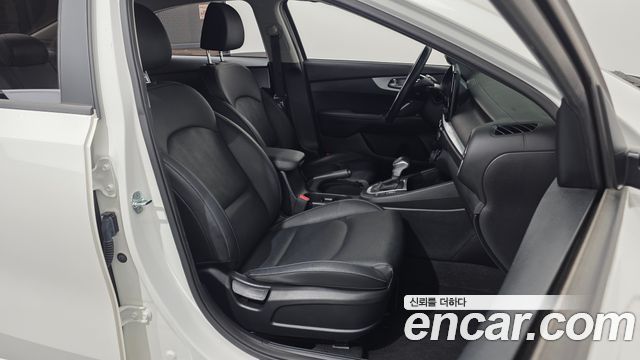 Kia K3 2022 — photo 16