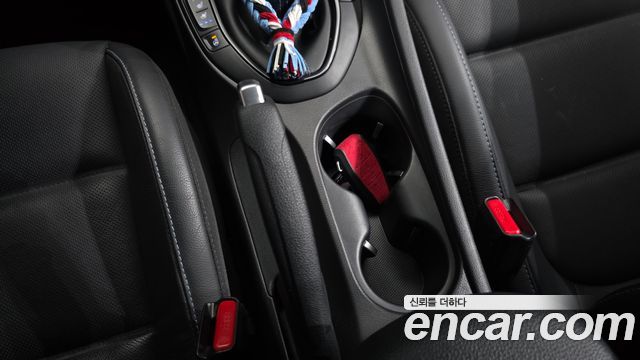 Hyundai Veloster 2020 — photo 32