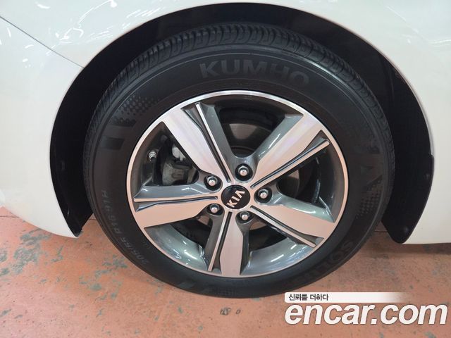 Kia K3 2016 — photo 9