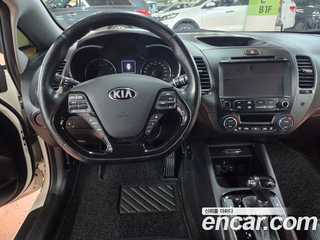 Kia K3 2016 — photo 11