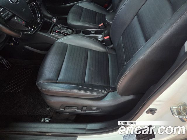 Kia K3 2016 — photo 14