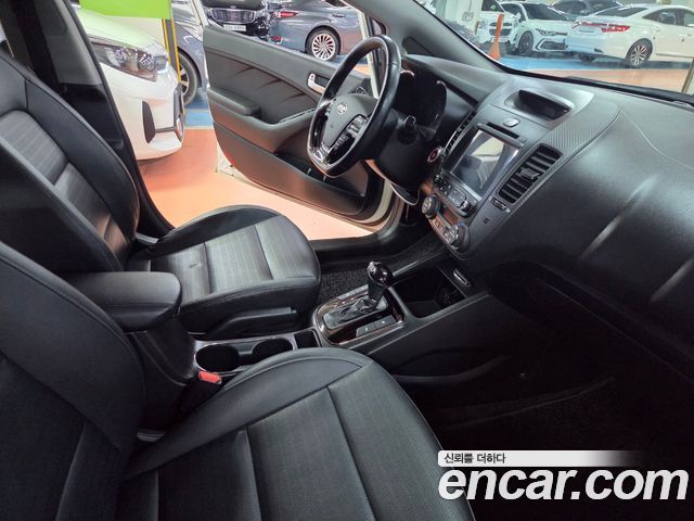 Kia K3 2016 — photo 19