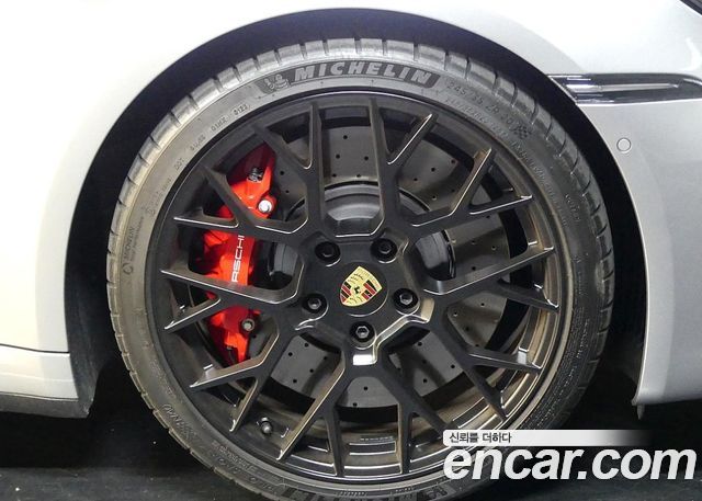 Porsche 911 2023 — photo 9
