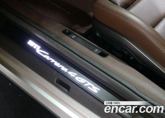 Porsche 911 2023 — photo 11