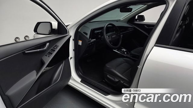 Kia Niro 2023 — photo 13