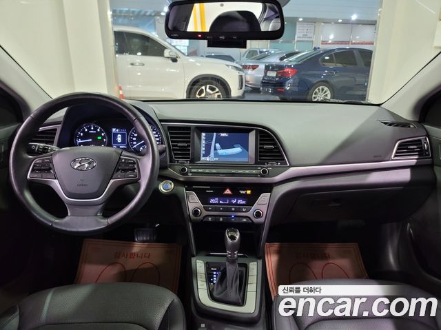 Hyundai AVANTE 2017 — photo 9