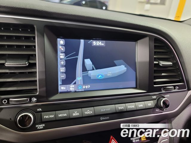 Hyundai AVANTE 2017 — photo 14