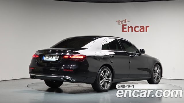 Mercedes-Benz E-Class 2023 — photo 2