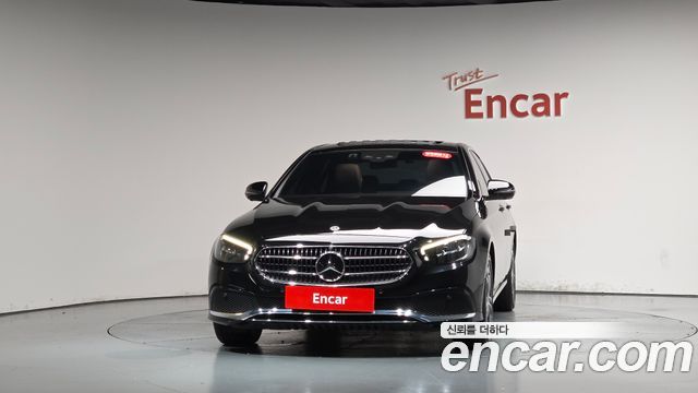 Mercedes-Benz E-Class 2023 — photo 3
