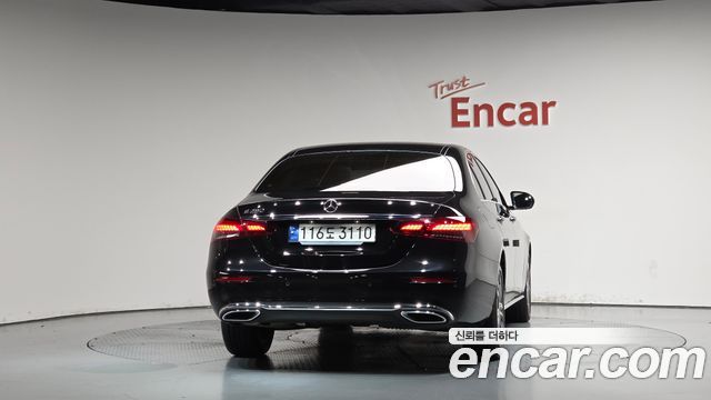 Mercedes-Benz E-Class 2023 — photo 4