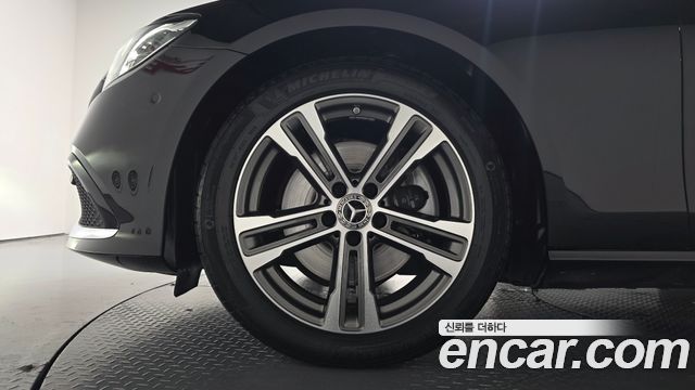 Mercedes-Benz E-Class 2023 — photo 5