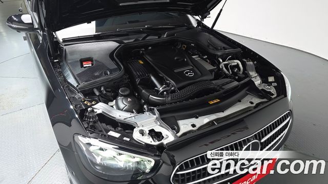 Mercedes-Benz E-Class 2023 — photo 6