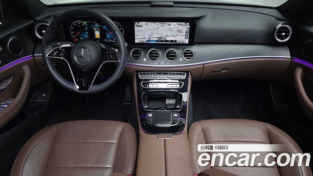 Mercedes-Benz E-Class 2023 — photo 10