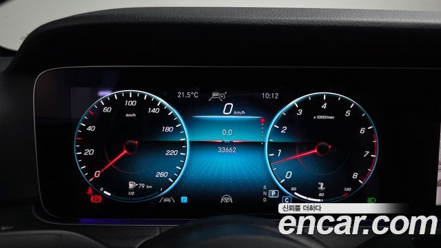 Mercedes-Benz E-Class 2023 — photo 11