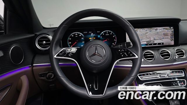 Mercedes-Benz E-Class 2023 — photo 19