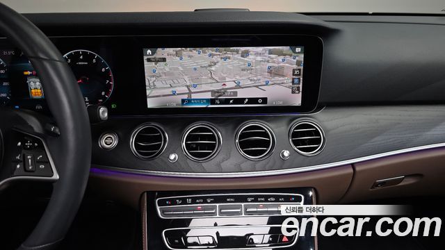 Mercedes-Benz E-Class 2023 — photo 20