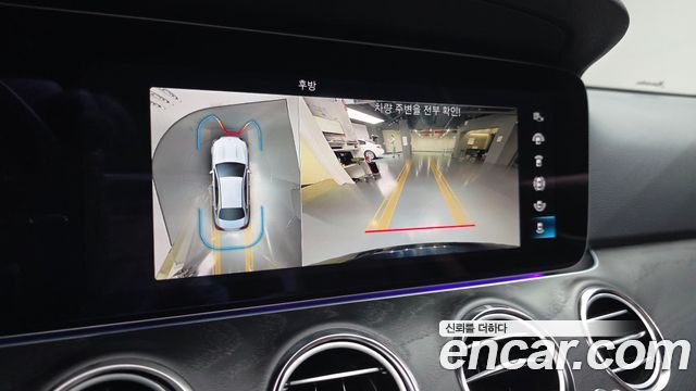 Mercedes-Benz E-Class 2023 — photo 21