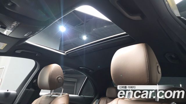 Mercedes-Benz E-Class 2023 — photo 22
